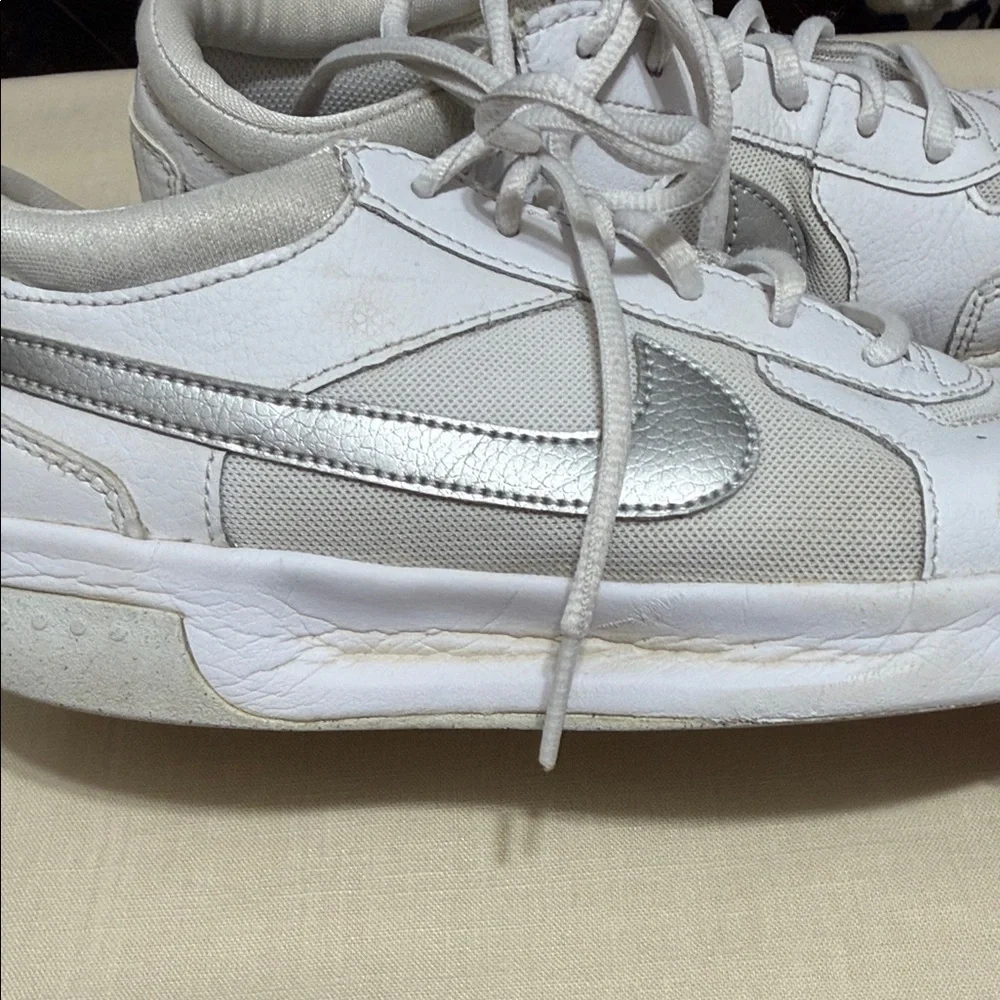 Nike Court Zoom Lite Women's White and Silver Sneakers, Size 8.5.